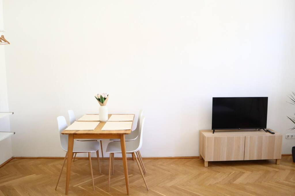 Bloom - Cozy Apartment, 5 Stops To City Center Vienna Luaran gambar