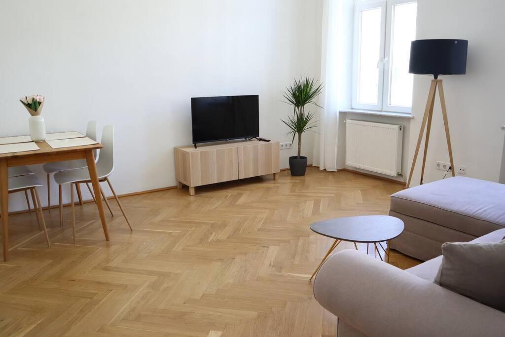 Bloom - Cozy Apartment, 5 Stops To City Center Vienna Luaran gambar